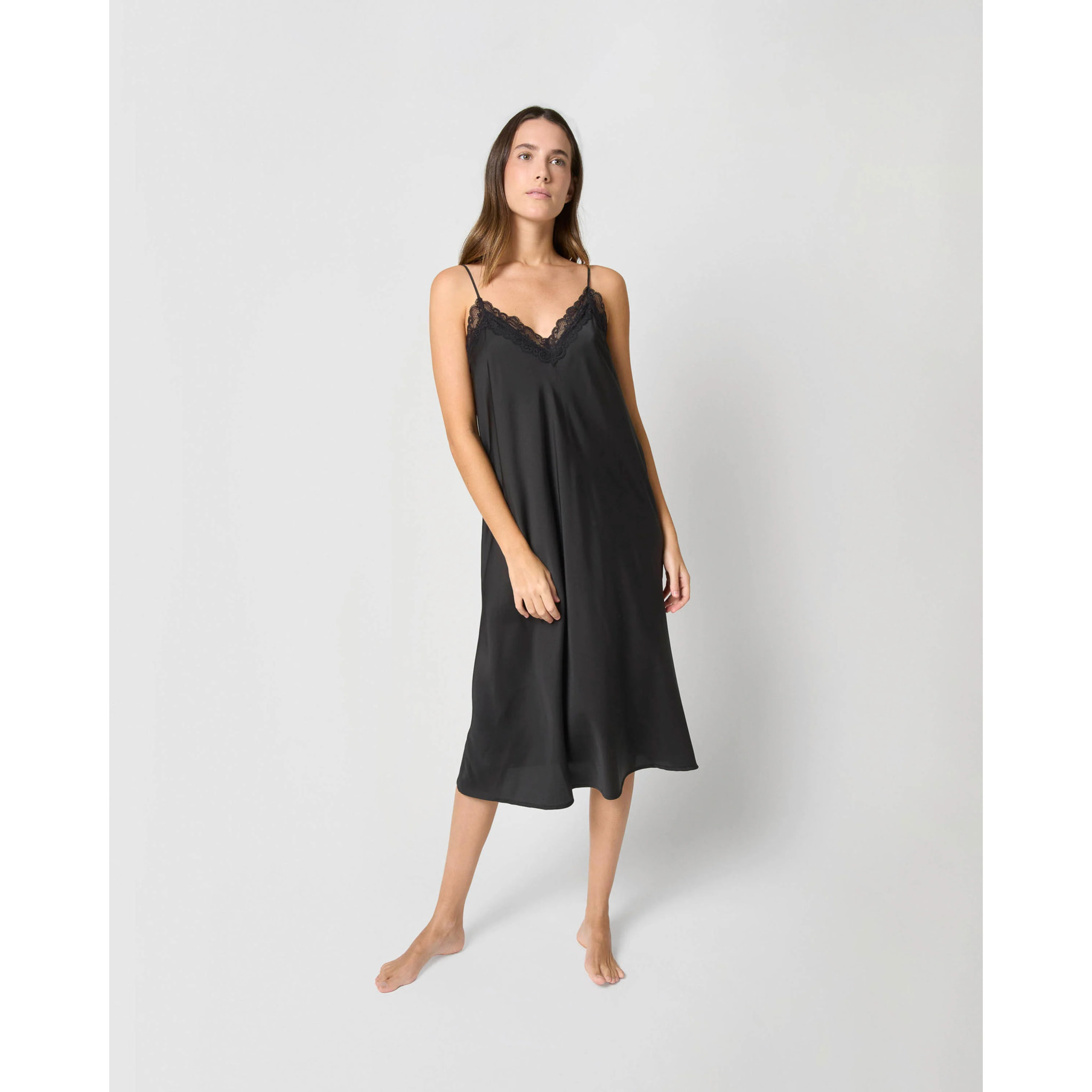 Camisón midi satén negro