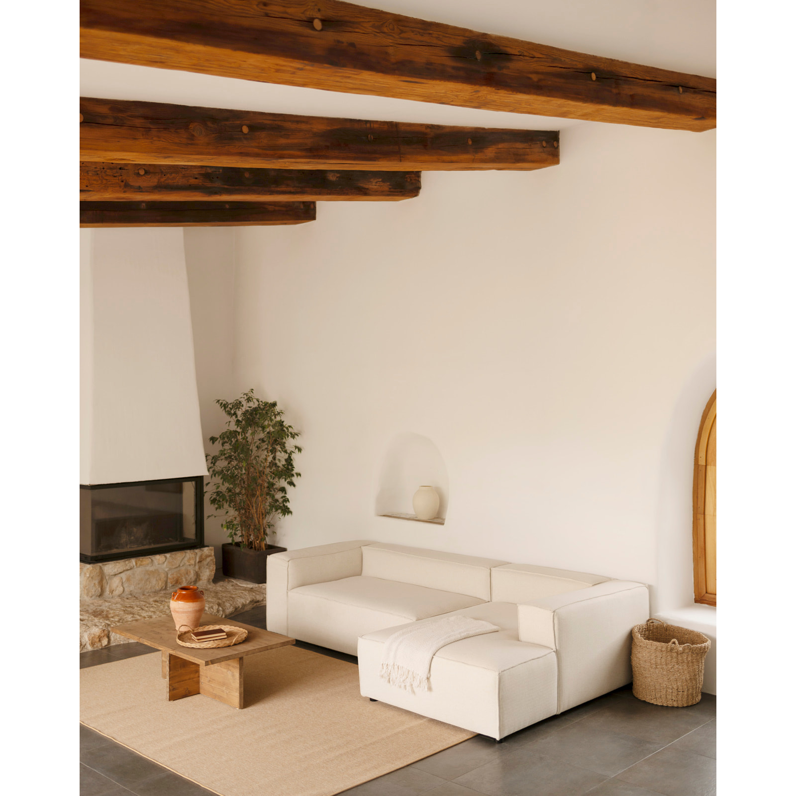 Table basse en bois massif ton chêne foncé de 120x70cm Hauteur: 40 Longueur: 120 Largeur: 70