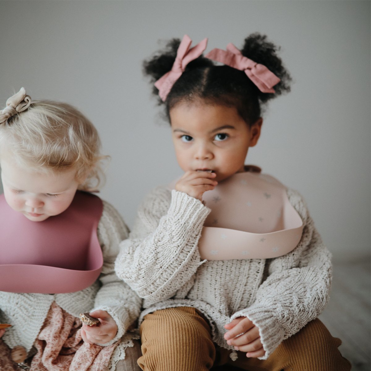 Mushie Babero Silicona Print