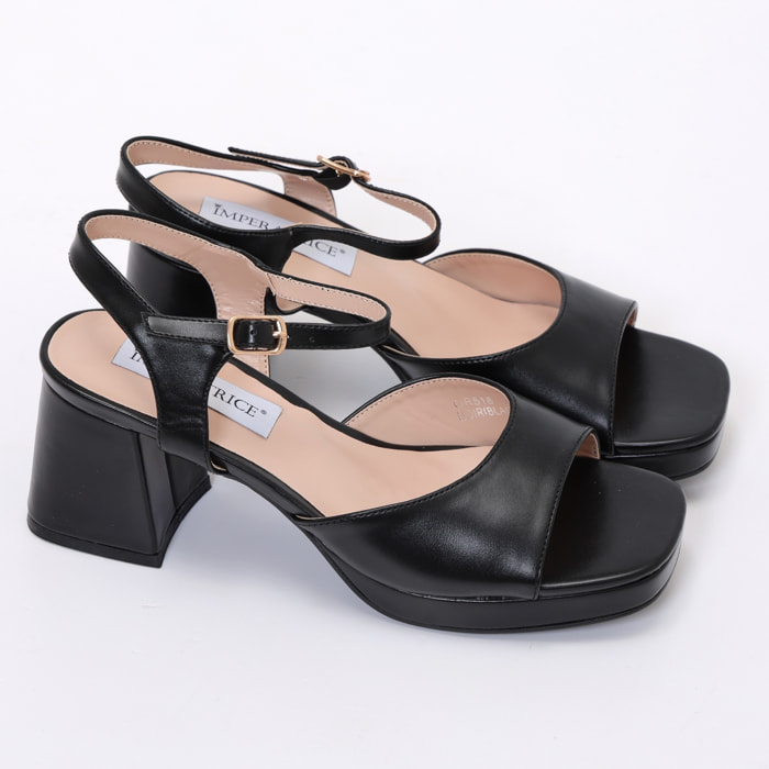 Sandali in simil pelle con tacco comodo