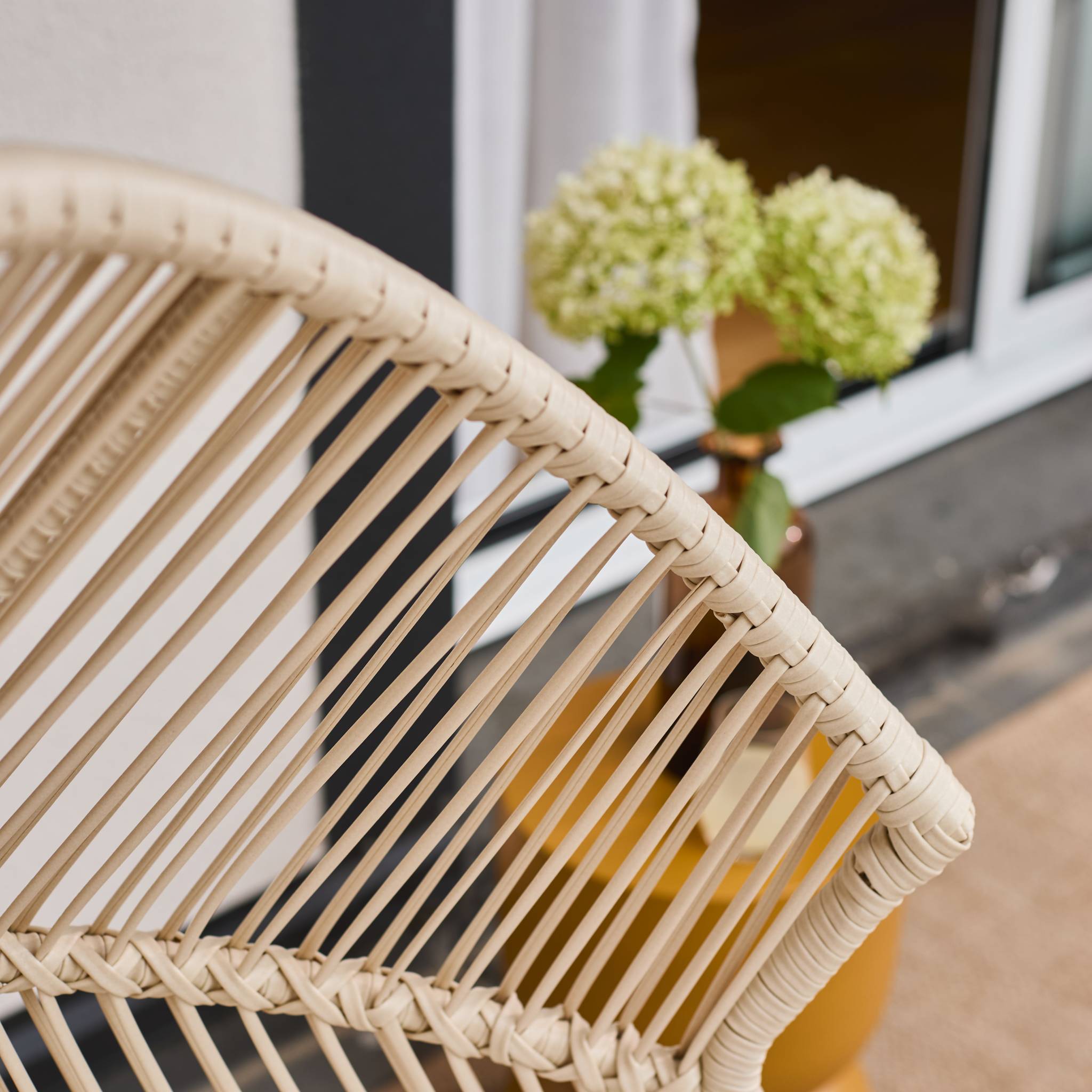 Fauteuil oeuf de jardin acier et résine  SOLENZA