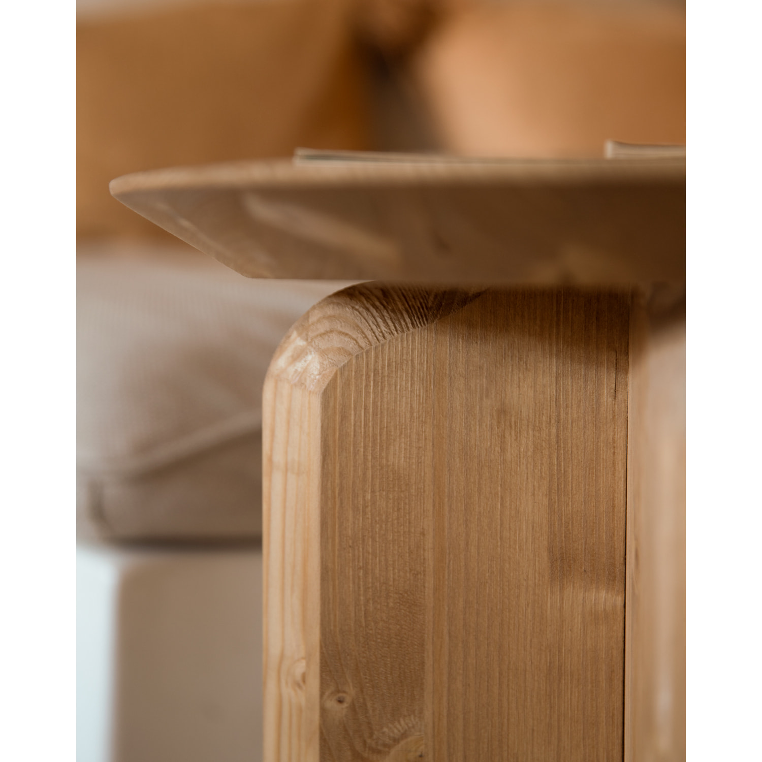 Table d’appoint en bois massif chêne moyen de 50x45cm Hauteur: 50 Longueur: 45 Largeur: 45