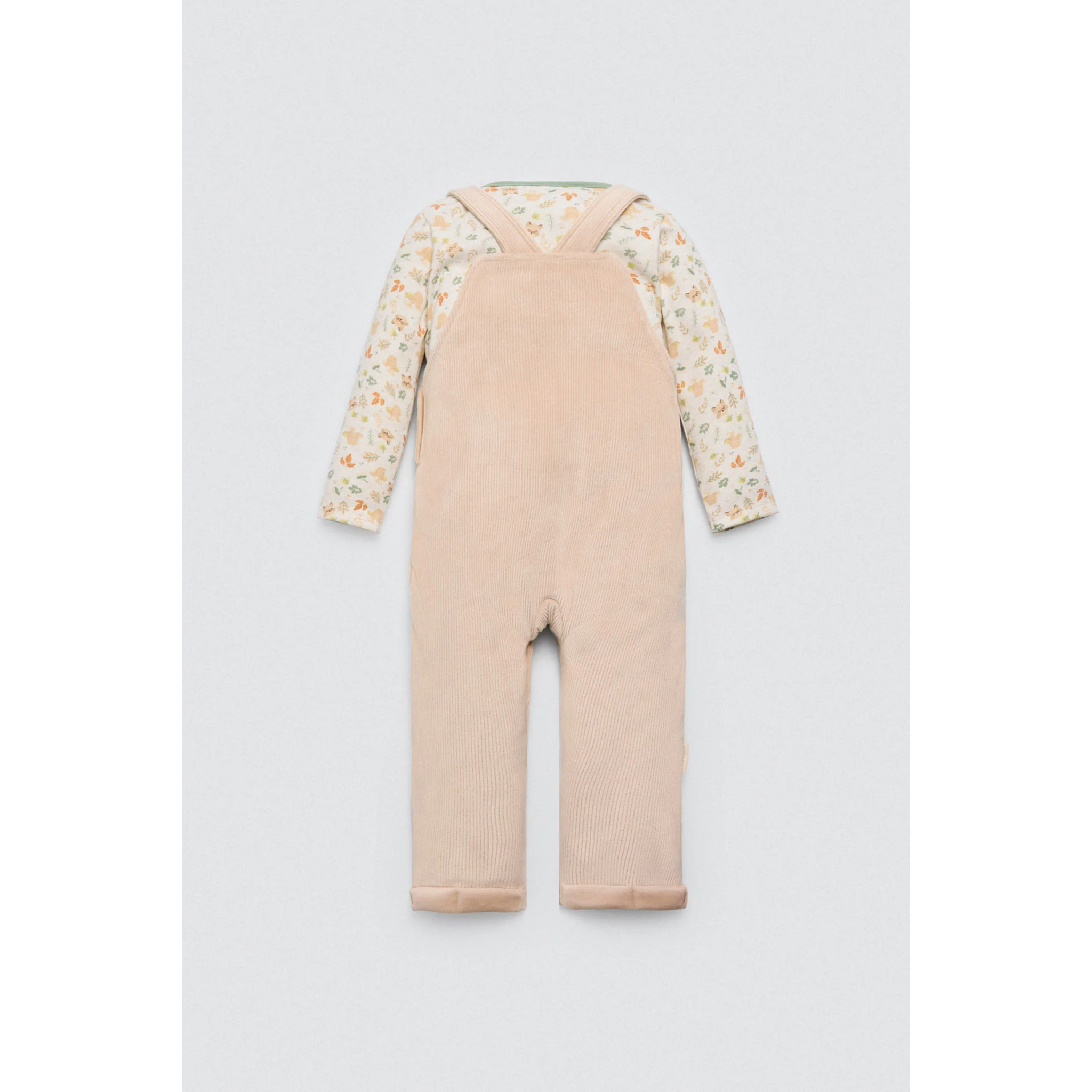 Completo autunnale con salopette e maglietta a maniche lunghe per neonato