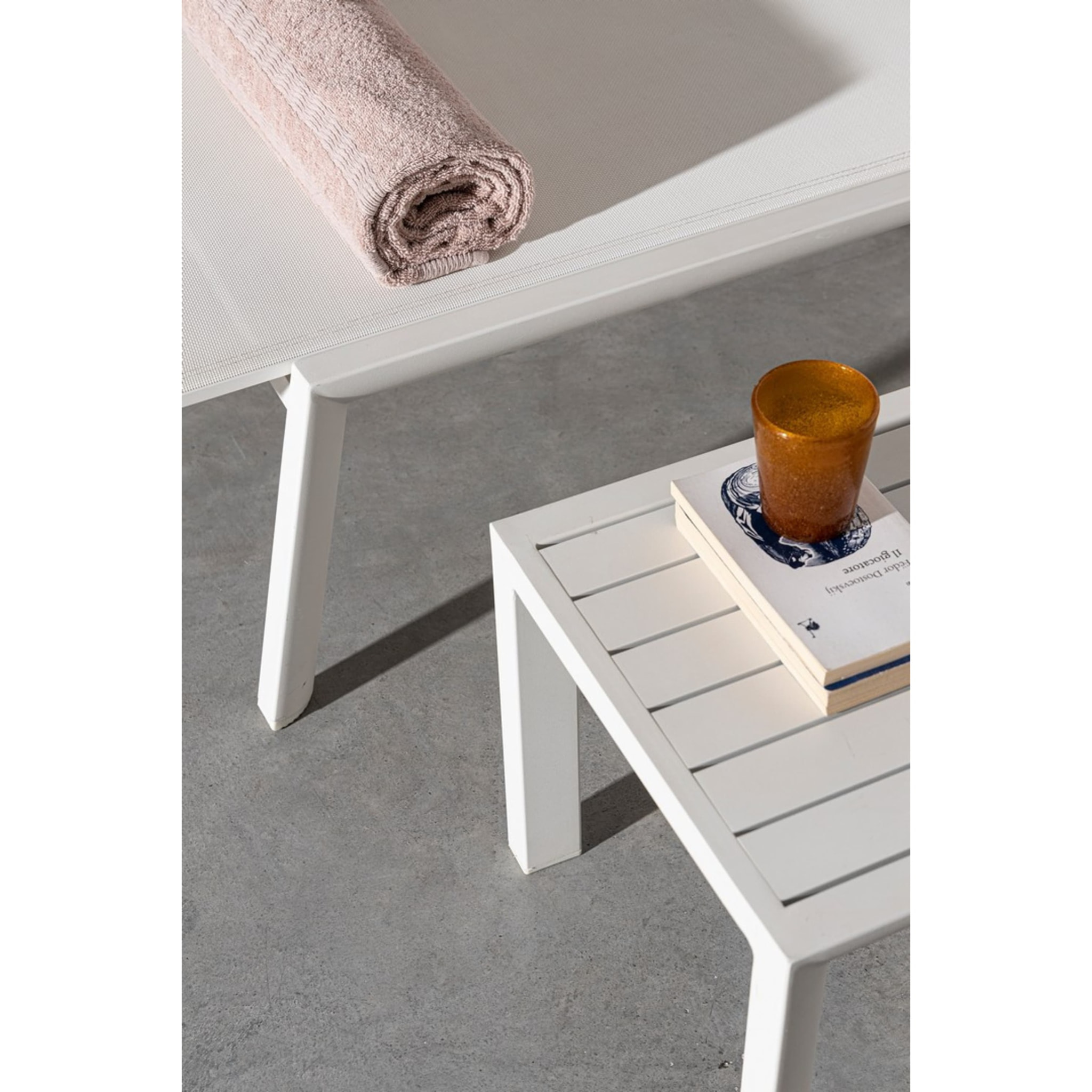 Set 2 tavolini da giardino ZARAGOZA in alluminio bianco verniciato a polvere, 40×40 cm