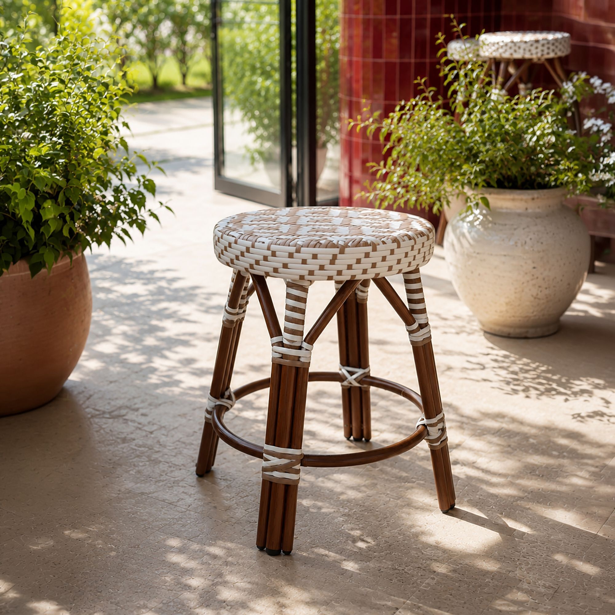 Tabouret bas en aluminium effet rotin noisette SCALA