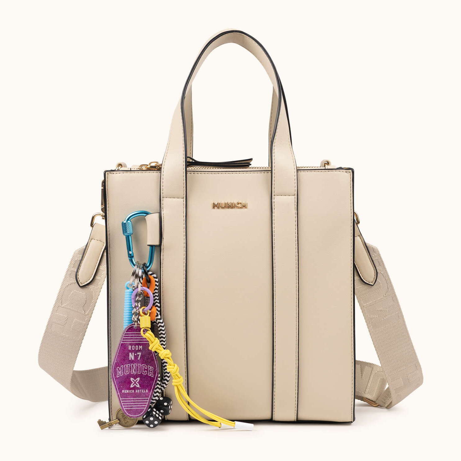 Bolso Crossbody Tote Crema con Charms y Bandolera Logotipada CHARMS CROSSBODY TOTE CREAM