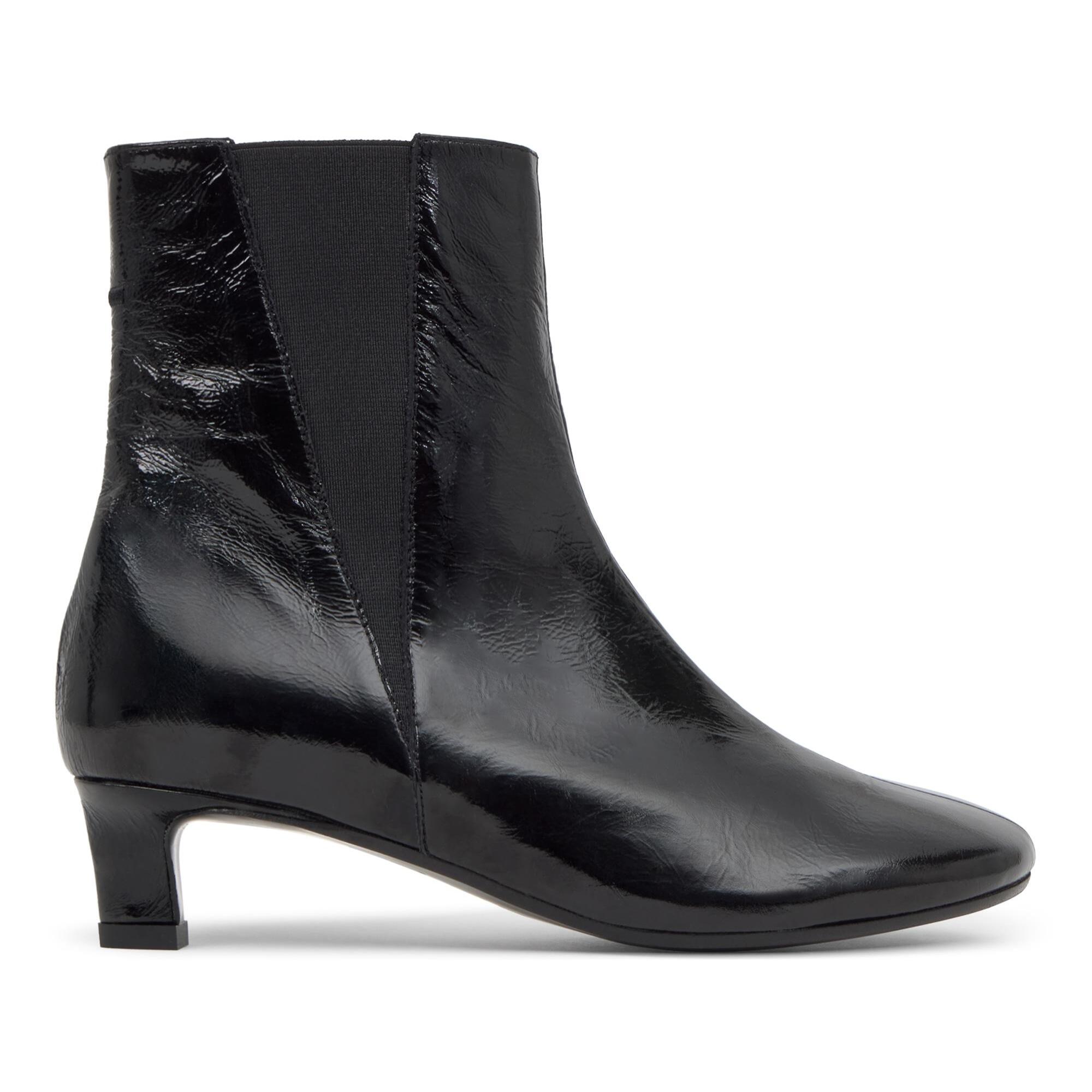 Botín de tacón Alegra en charol con cierre elástico y tacón kitten