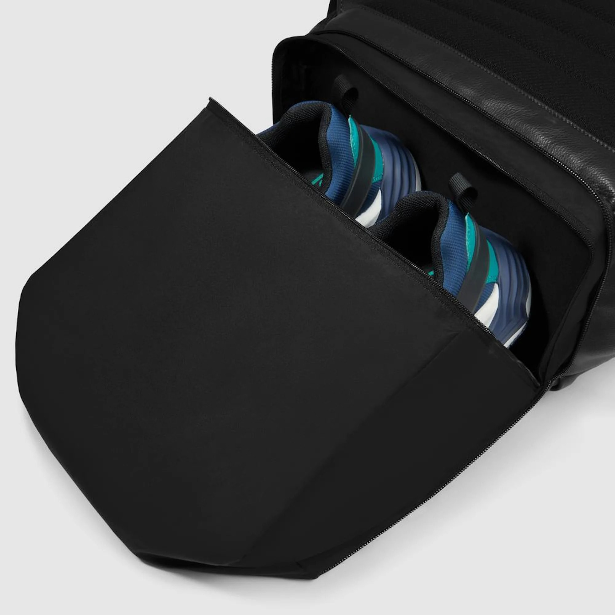 Piquadro Zaino da bici porta pc e porta iPad® con cavo antifurto, agganci per lucchetto e luce portatile