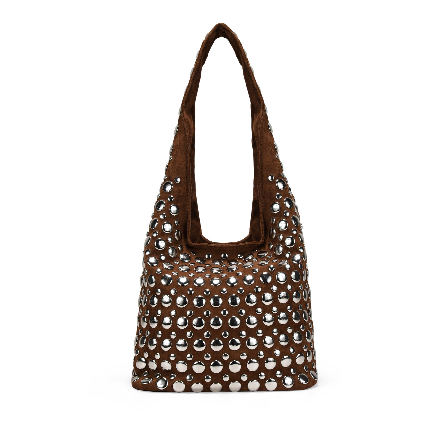 Bolso de hombro marrón con tachas metálicas