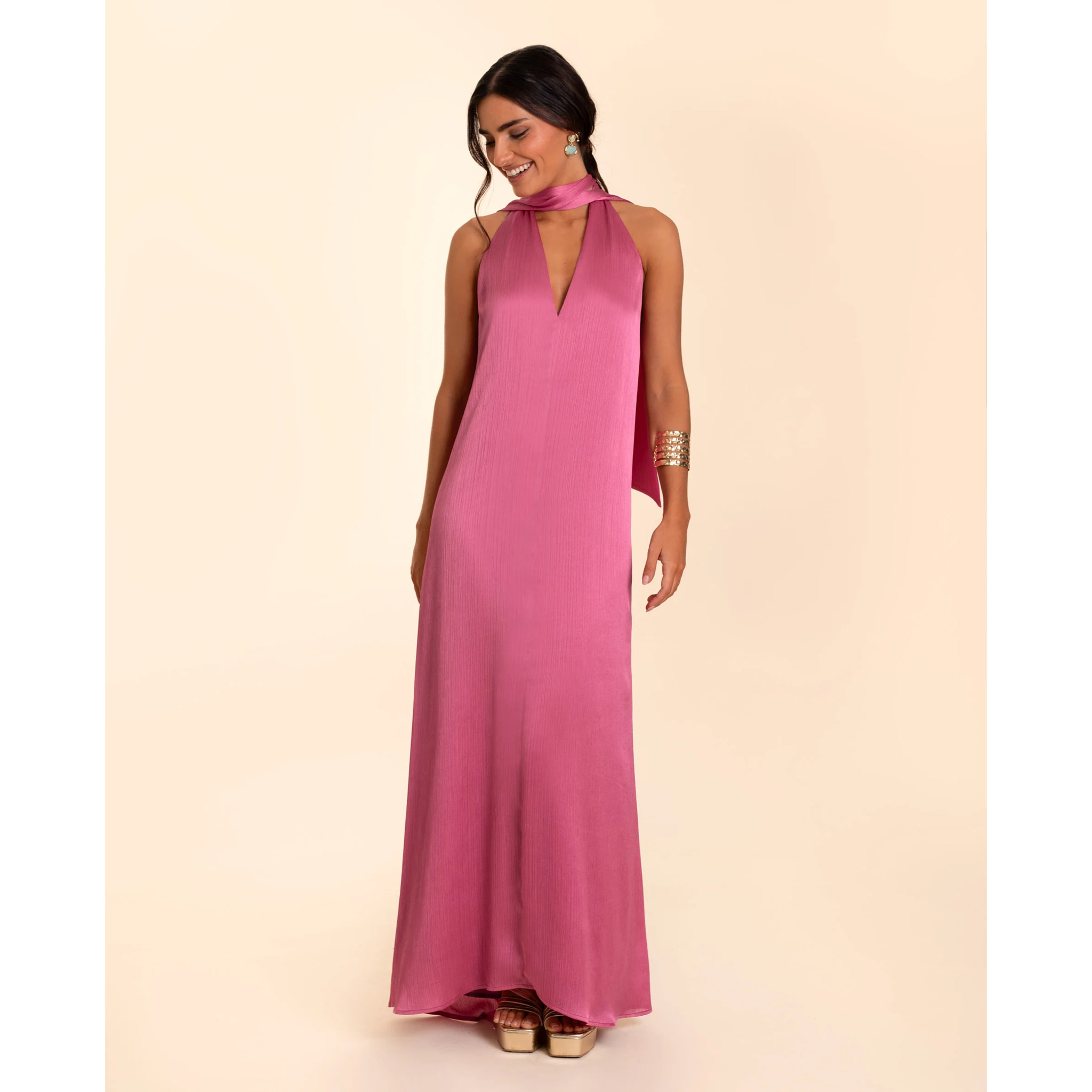 Vestido largo con escote en pico