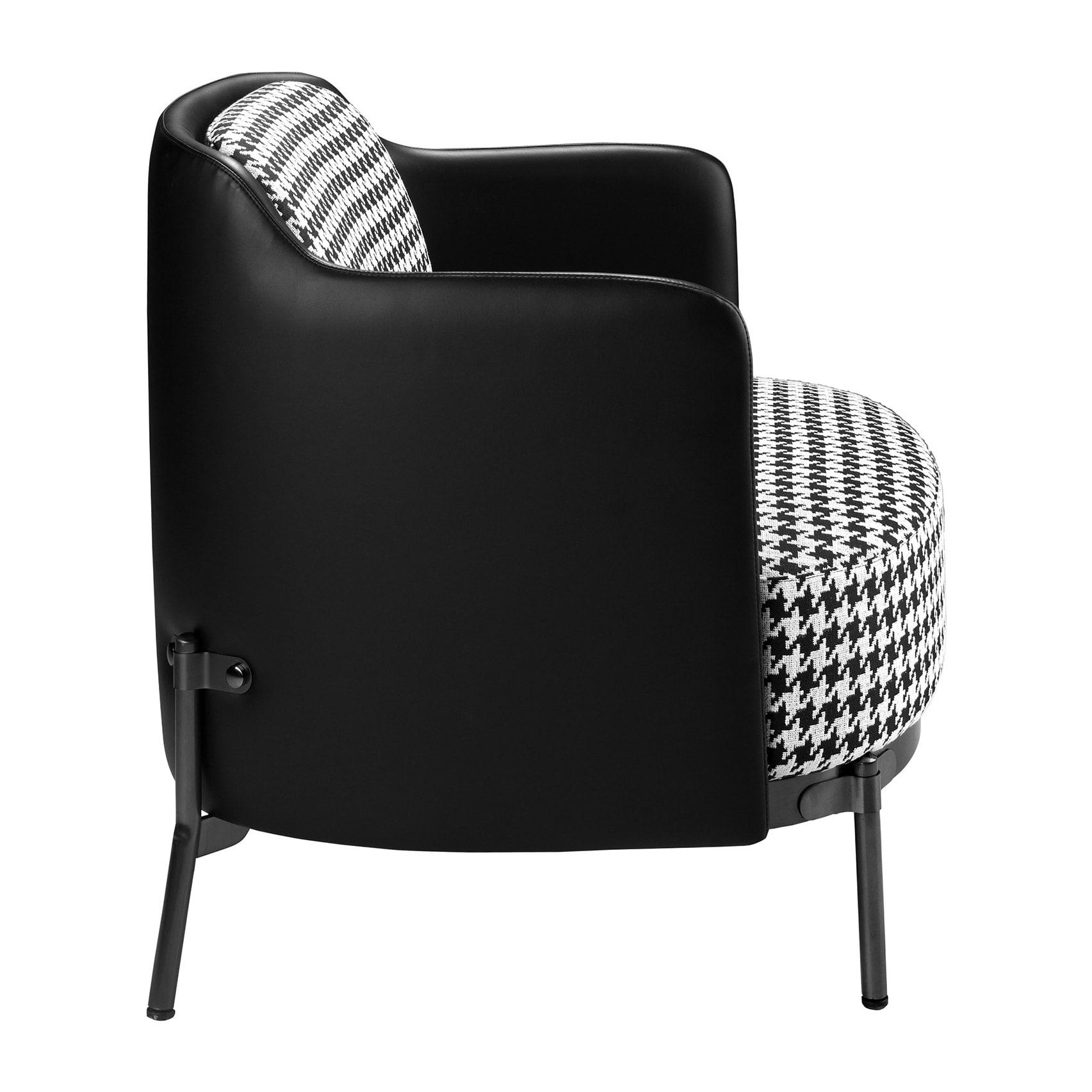 Sillón Angel Cerdá con reposabrazos tapizado en tela en blanca y negra y respaldo tapizado en polipiel negro patas de acero inoxidable pulido oscurecido 68x70x73cm