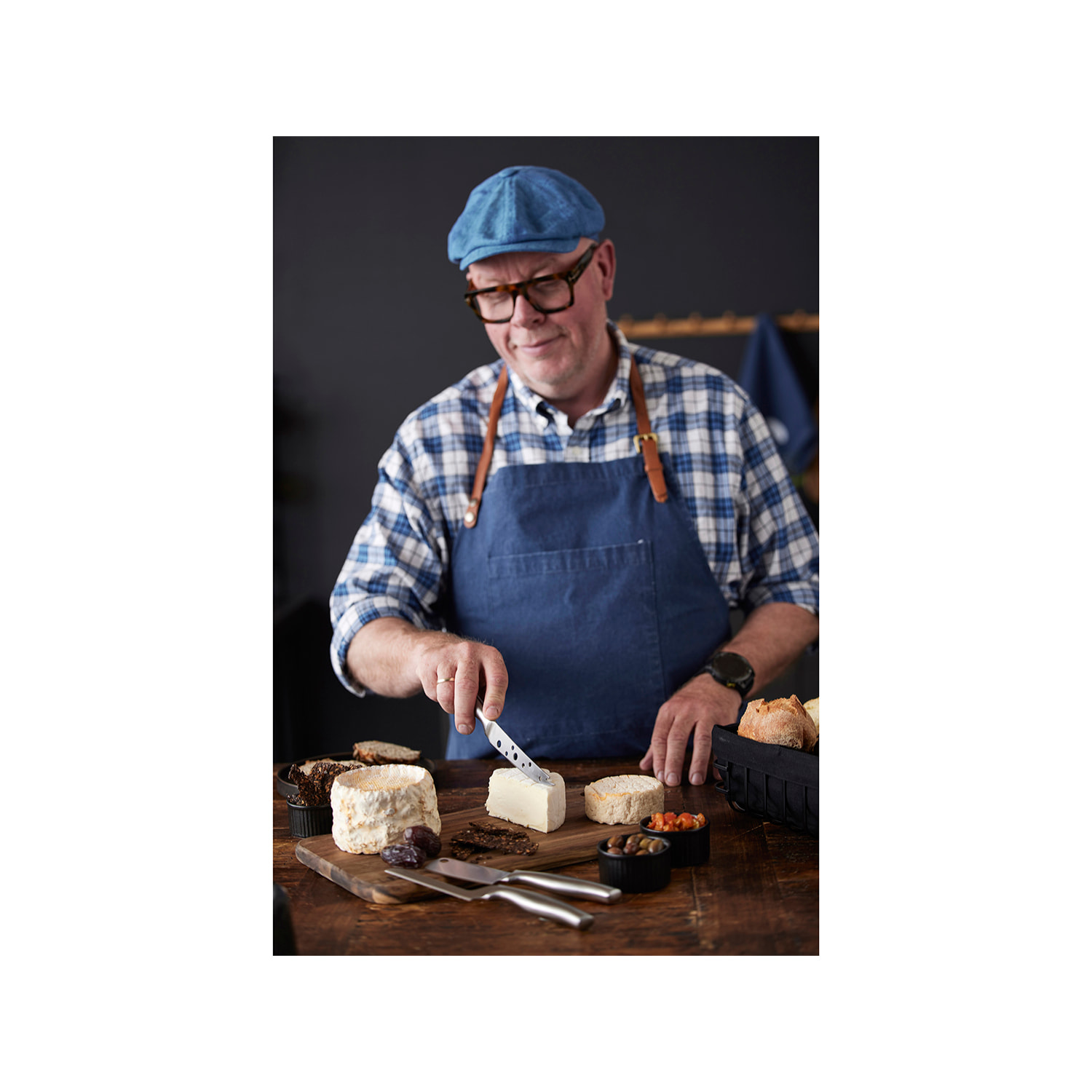 Planche à fromage en acacia avec 3 couteaux