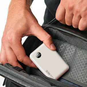Powerbank 20.000mAh con ricarica rapida PD22,5W, cavo USB-C integrato. Schermo LED di carica.
