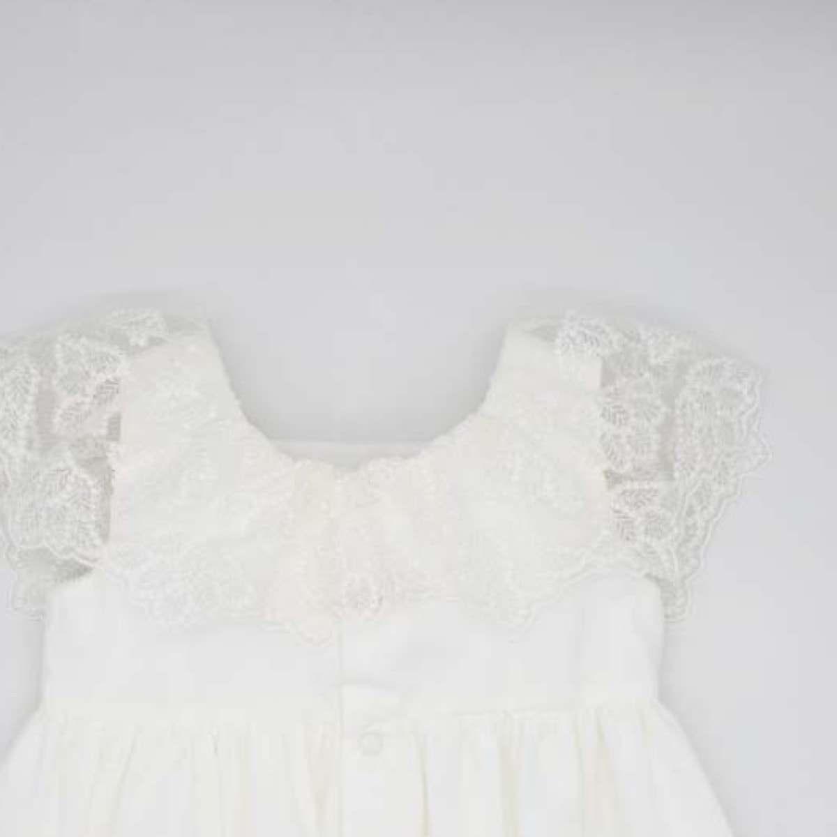 VESTIDO TUL BORDADO LAZO BLANCO