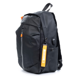 Mochila multi compartimento, porta Laptop 13". Capa impermeable. Adaptable a Trolley. Toma USB externa. Repelente al agua.