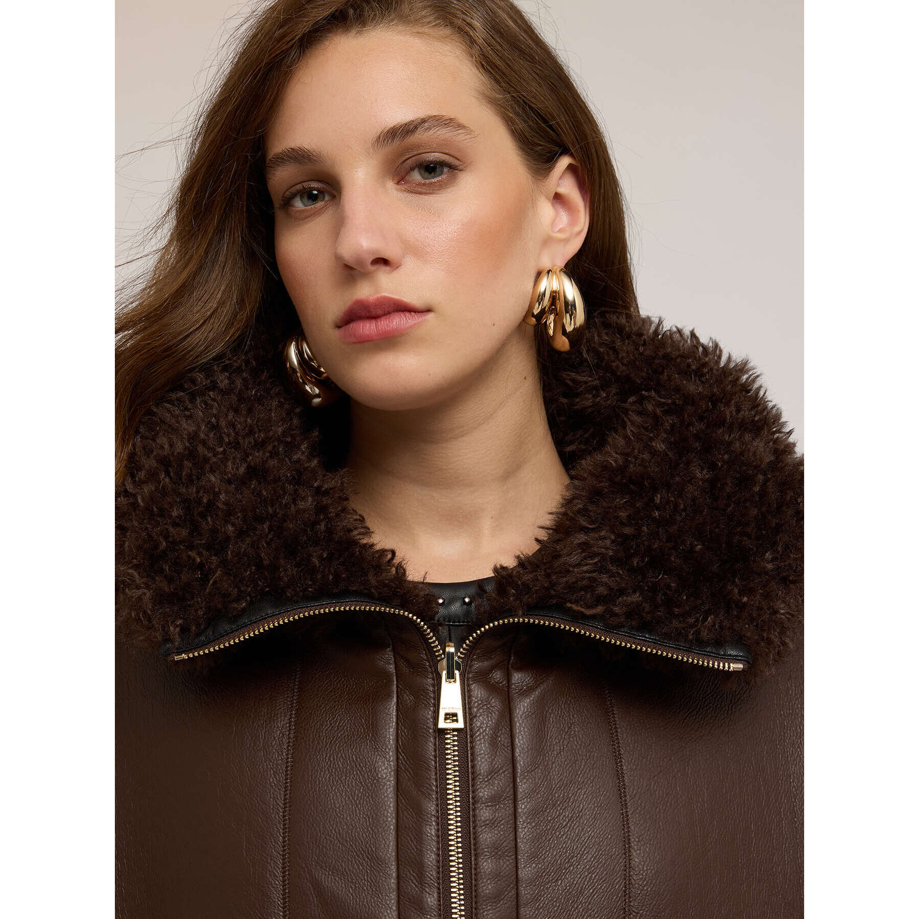 Motivi - Montone reversibile oversize con zip e tasche - Marrone