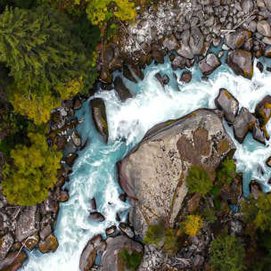 Tableau rivière turquoise vue aérienne en forêt Toile imprimée