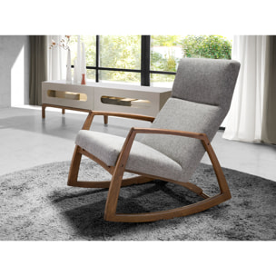 Sillón Angel Cerdá mecedora con reposabrazos tapizado en tela en gris con estructura y patas en madera chapada en nogal natural 68x90x96cm