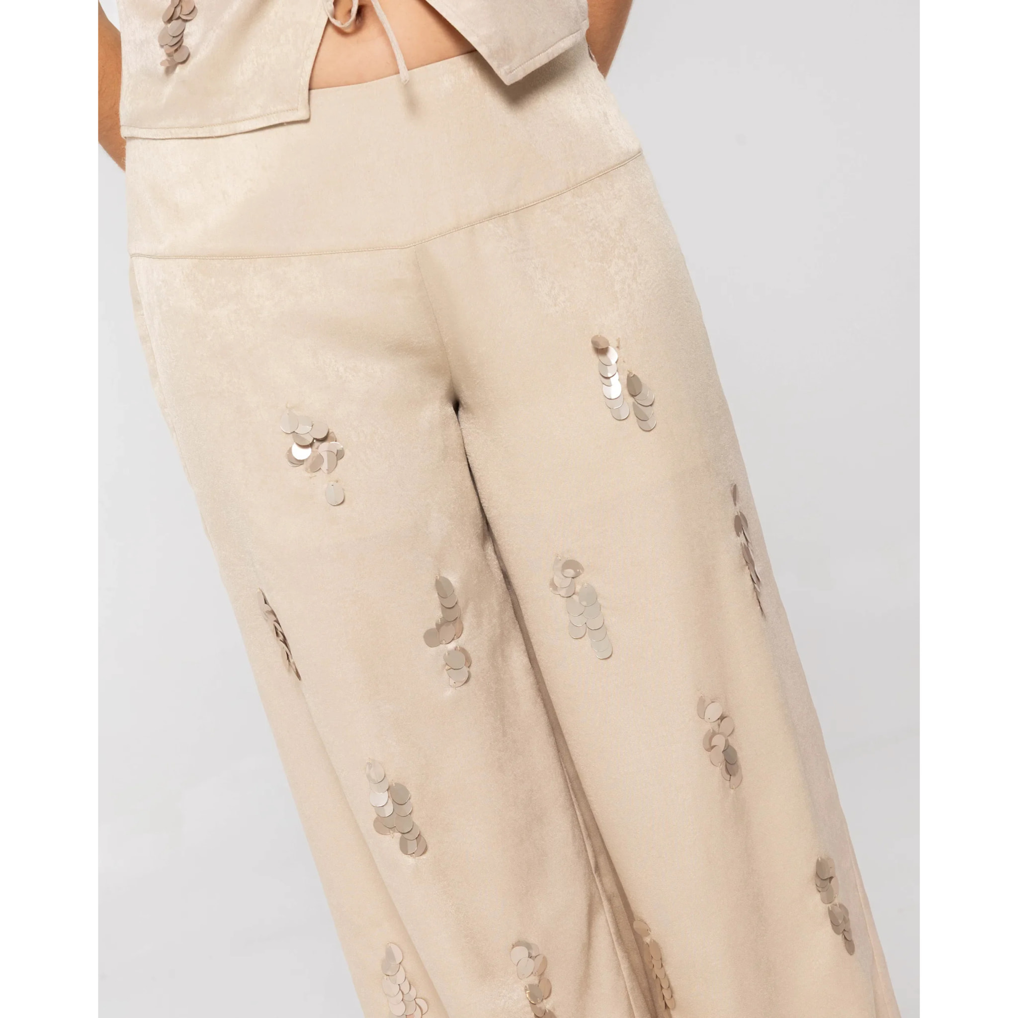 Pantalón recto de tiro medio bordado de mujer