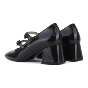 Zapato de salón de piel acharolada color negro estilo Mary Jane con tacón de 4 cm