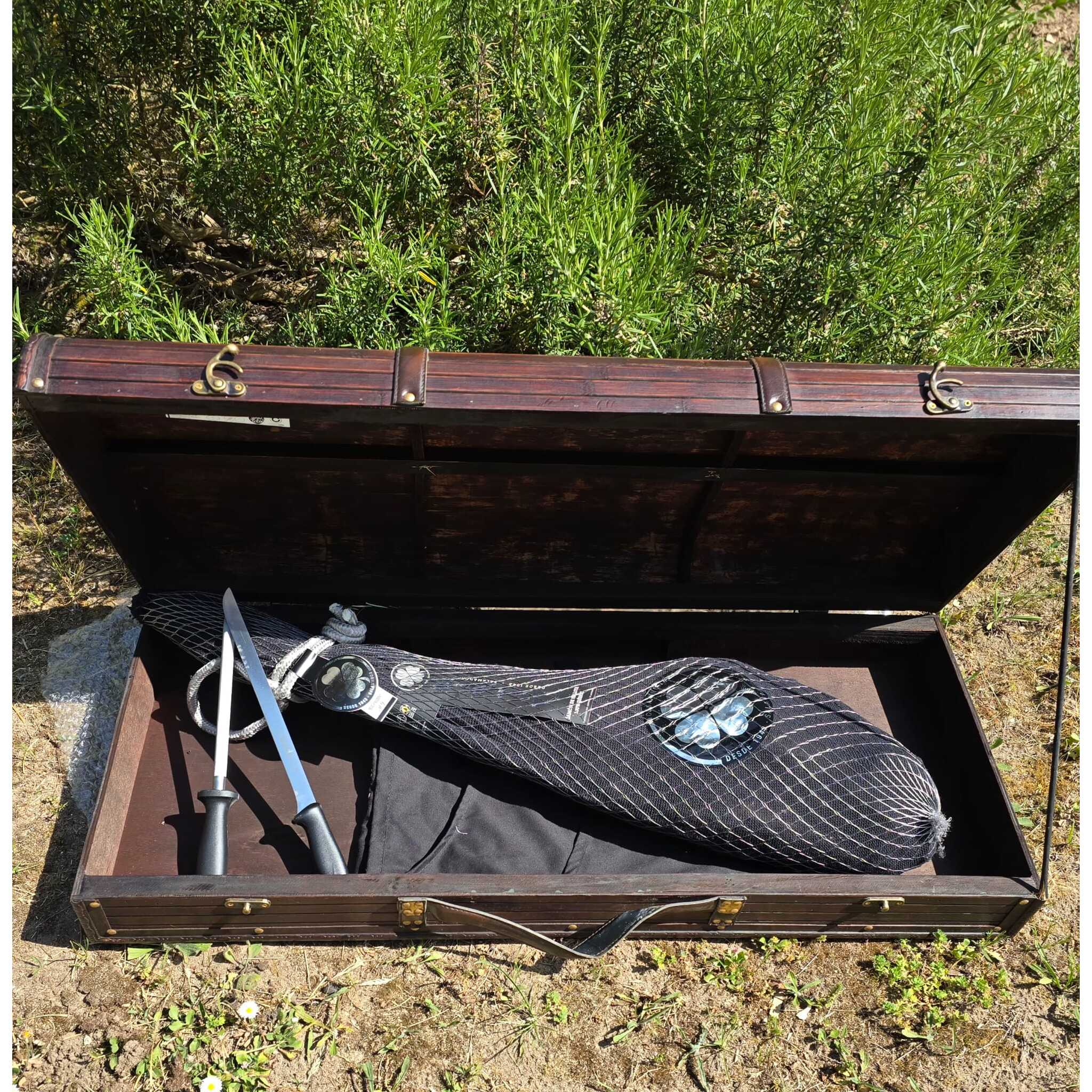 Valise Maestro Cortador 100% Ibérico : Jambon Bellota 100% Affiné plus de 36 mois + Couteau et Affûteur + Caisse Décorative - 6,5kg - Espagne - César Nieto.