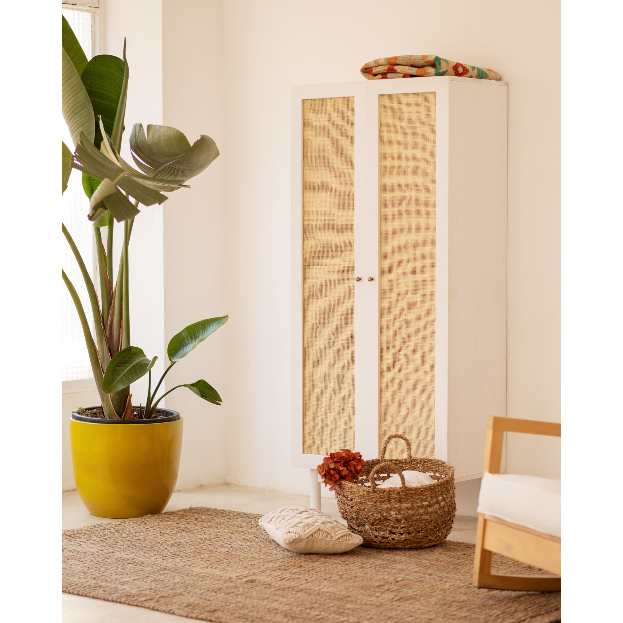 Armoire medulla en bois massif et rotin blanc 180x80cm Hauteur: 180 Longueur: 80 Largeur: 40