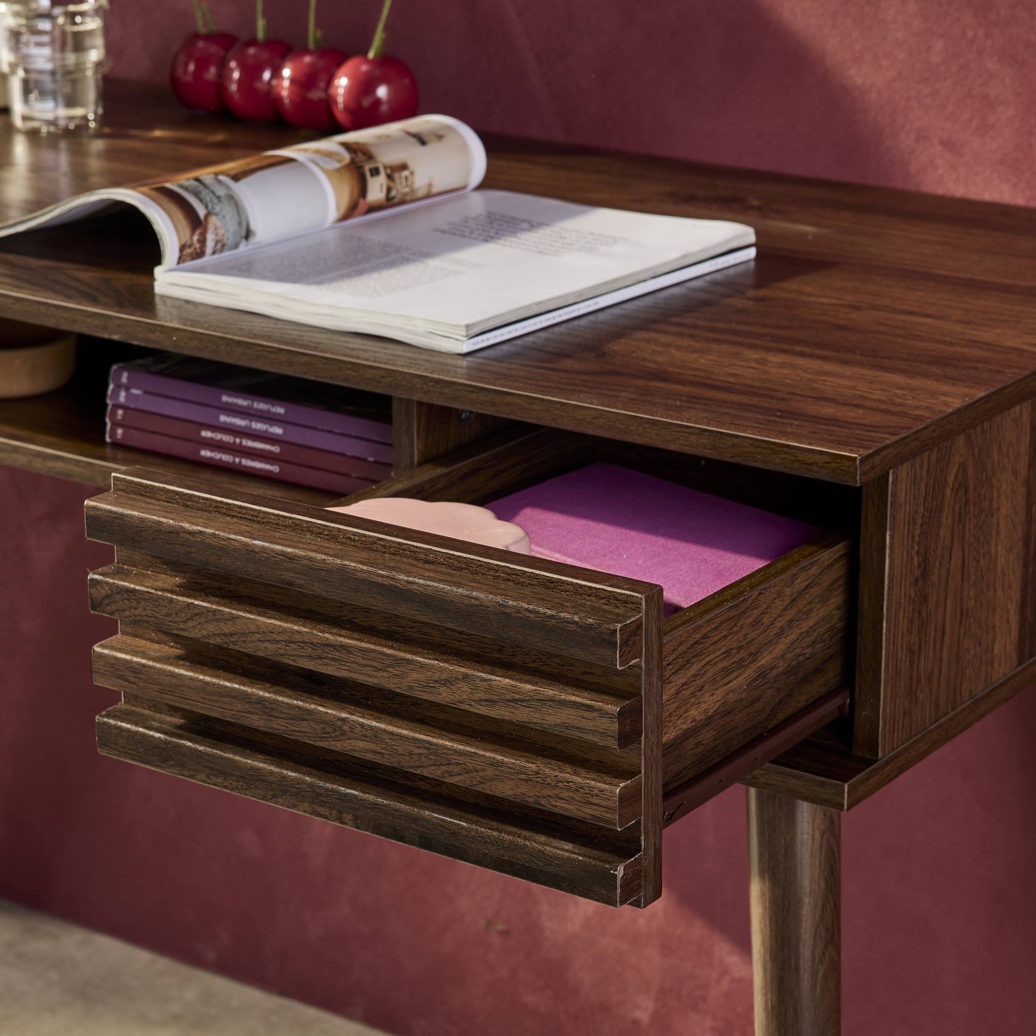 Bureau effet bois 2 tiroirs MADERE noyer. 1 casier. façade rainurées. 120 x 55 x 76.5 cm