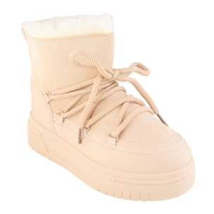 Stivaletti in simil camoscio imbottiti con stringhe