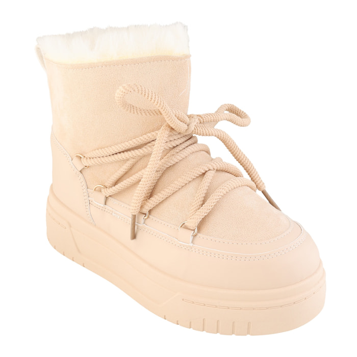 Stivaletti in simil camoscio imbottiti con stringhe