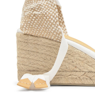 Alpargata plana en lona de algodón con pala en v y lazo al tobillo