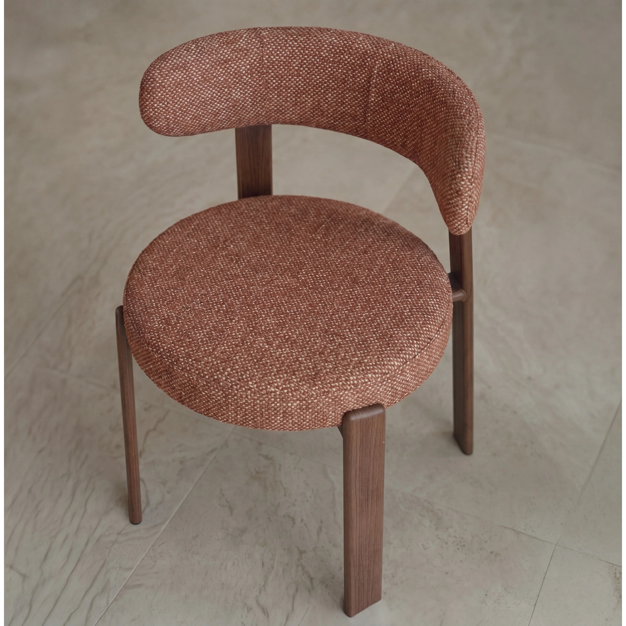 Lot de 2 chaises en tissu texturé brun canelle, pieds en métal - Aura