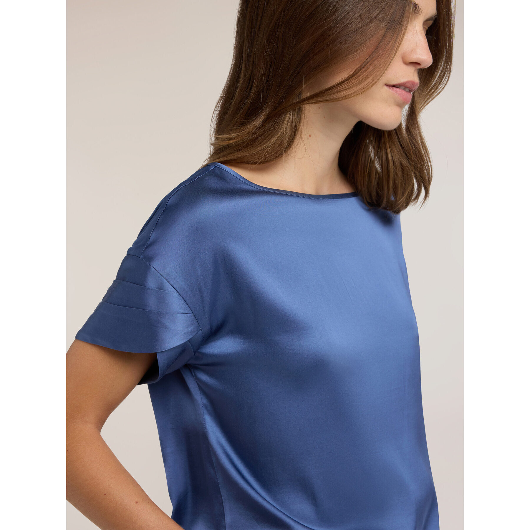 Motivi - Blusa de satén con mangas de pétalo - Azul