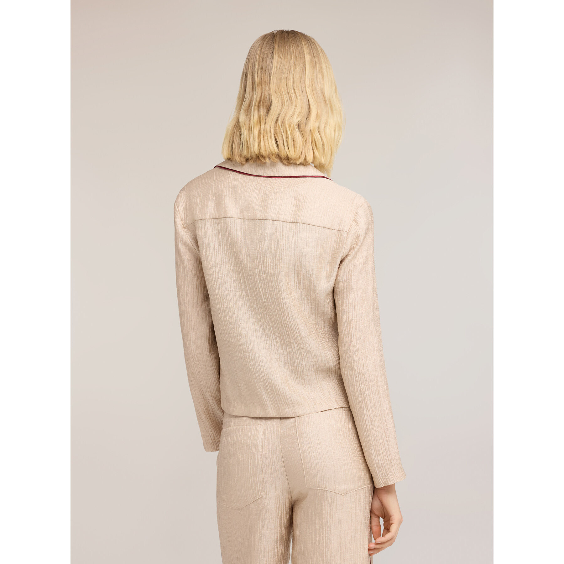 Motivi - Camicia in crépon con applicazione gioiello - Beige