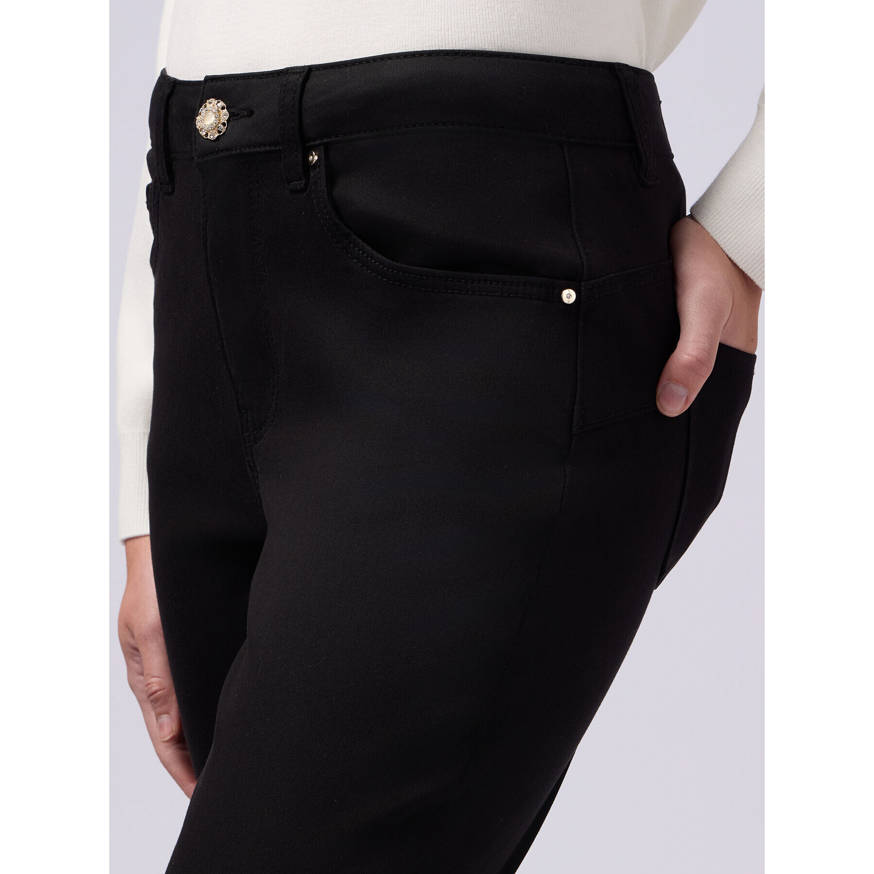 Oltre - Pantaloni skinny in cotone e tencel con bottone gioiello - Nero