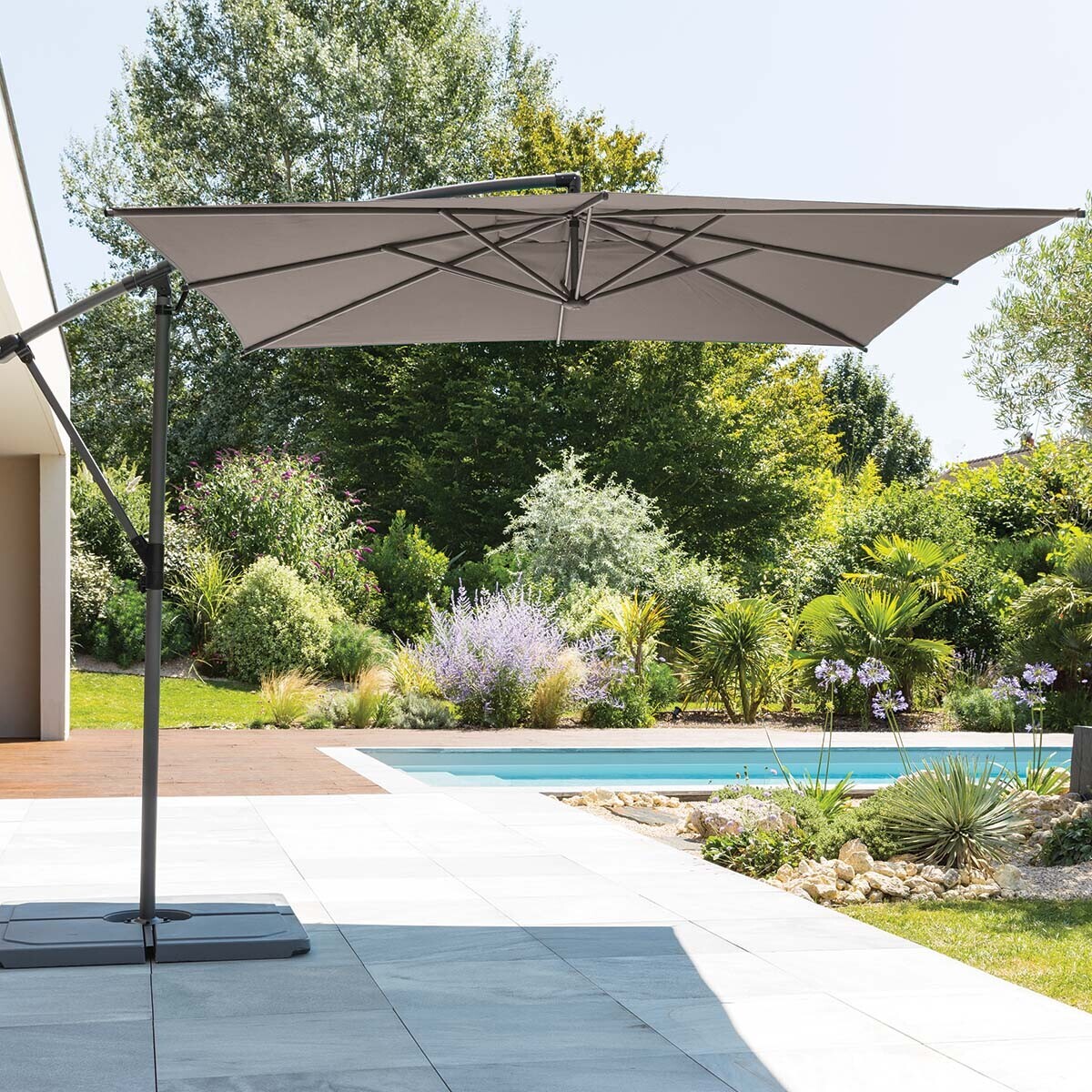 Parasol déporté carré "Manoa" taupe D2,5x2,5m en acier