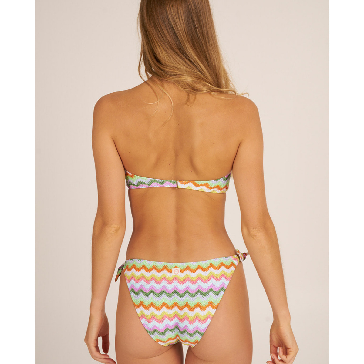 Braga de bikini clásica con lazos y estampado zigzag