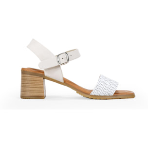 Sandalias blancas en piel con tacón efecto madera