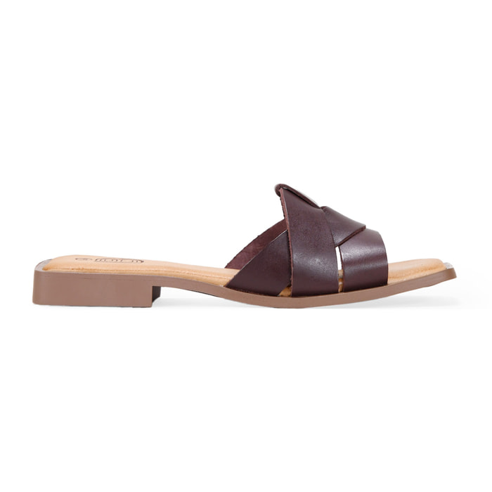 Sandalias planas marrones en piel