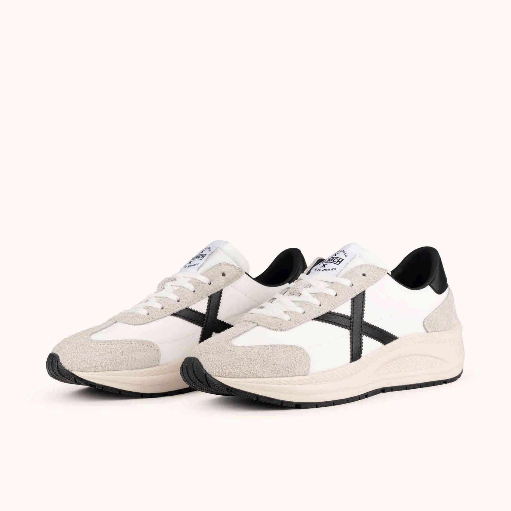 MUNICH AGORA 01 Zapatillas de estética urbana y técnica blancas y beige con detalles negros