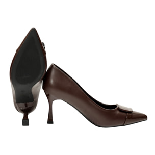 Decolletè in simil pelle con applicazione