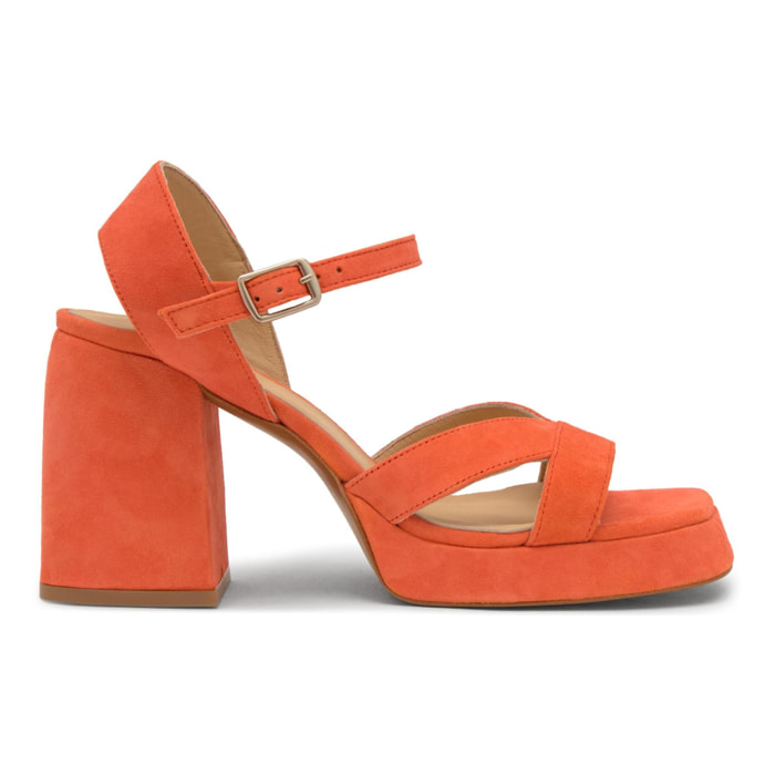 Sandalia de tacón Vero en ante con cierre de hebilla