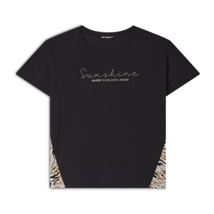T-shirt maniche a kimono con stampa fantasia sui fianchi