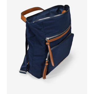 Mochila azul con cremalleras metálicas