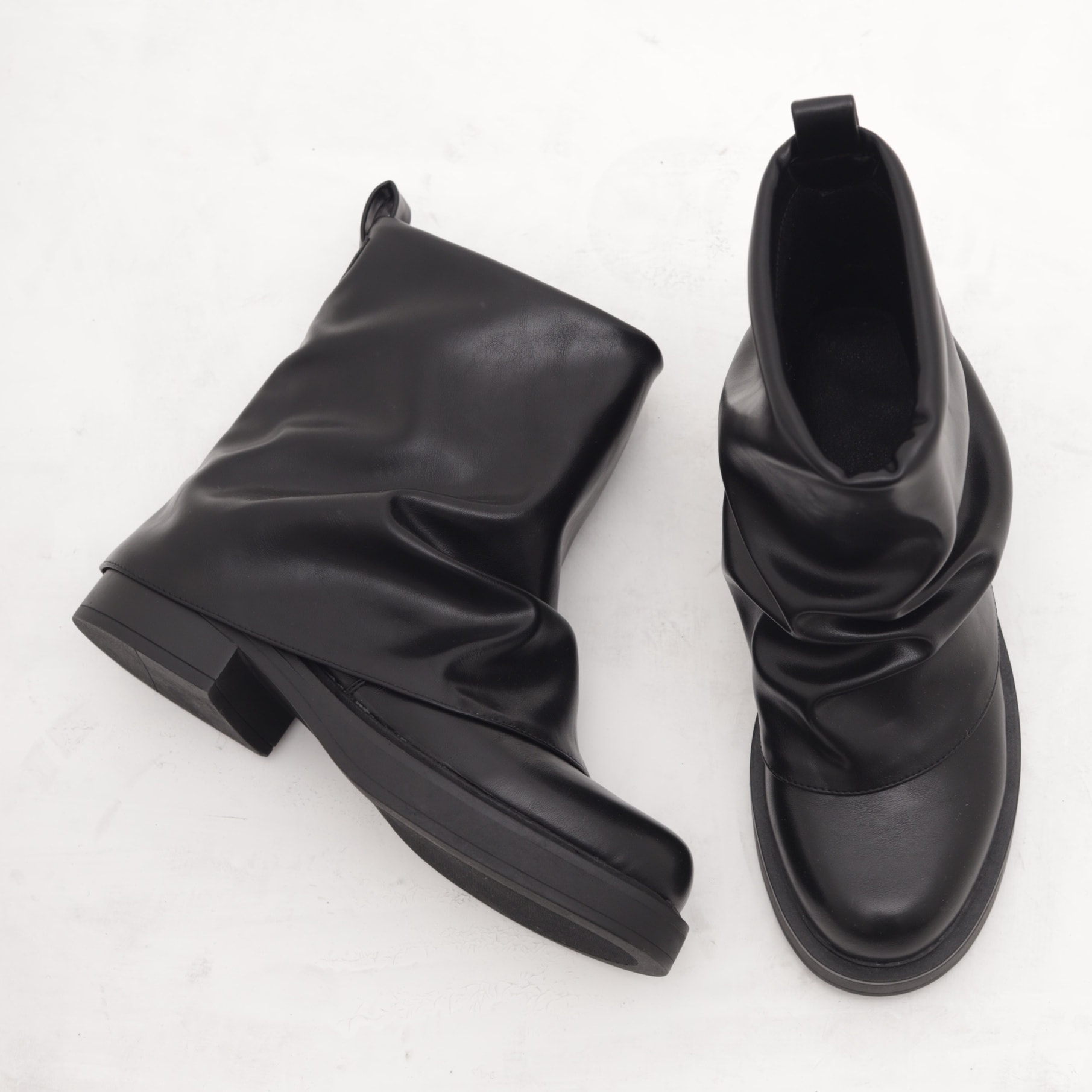 TRONCHETTO BASSO RISVOLTATO NERO