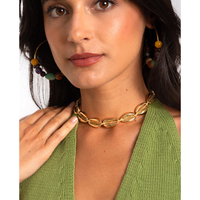 Collar dorado de mujer