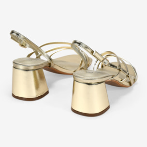 Sandalias de tacón doradas con tiras