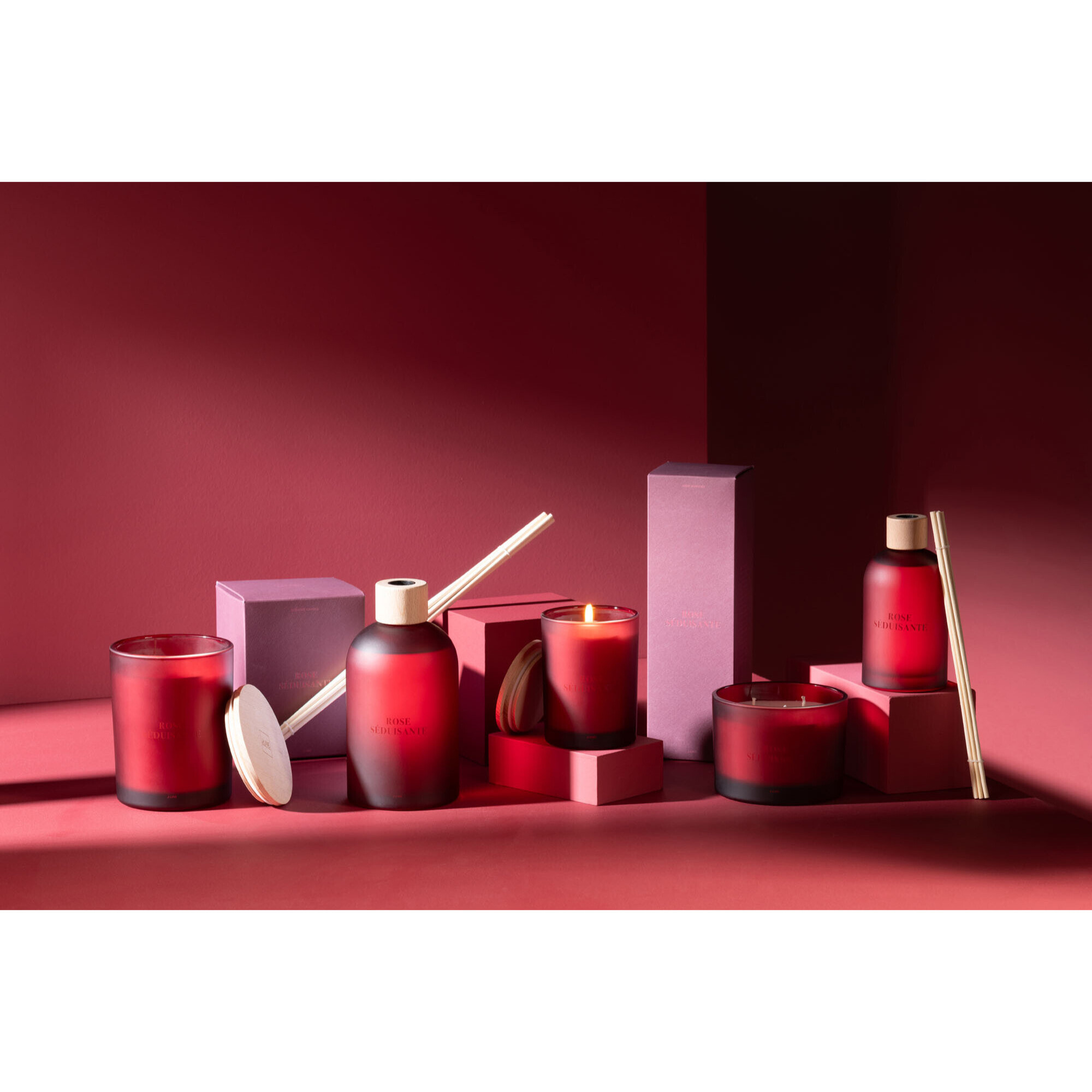 J-Line bougie parfumée Accords Essentiels - Rose Seduisante - verre - rouge - 28H