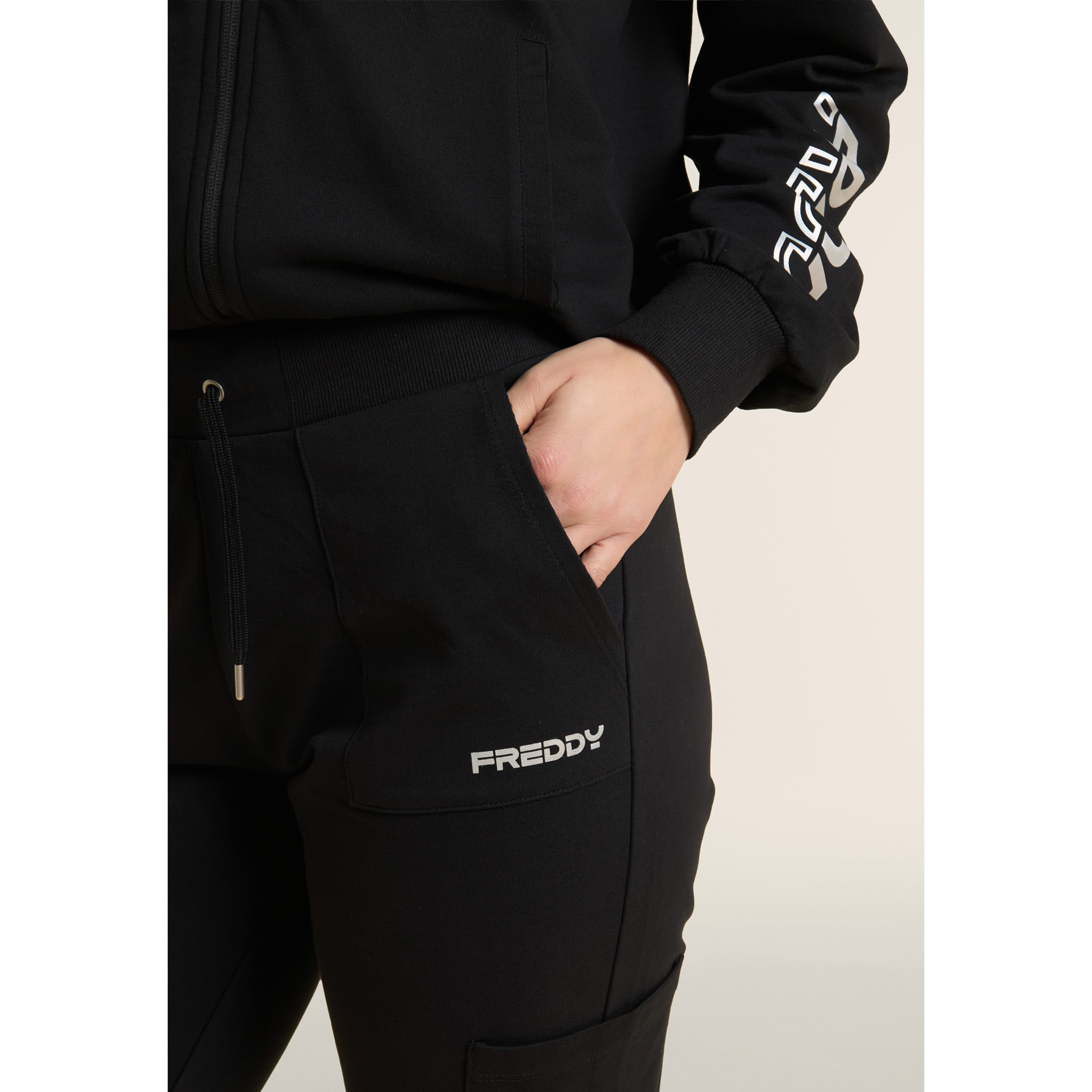 Pantaloni regular con tasche applicate e gamba dritta