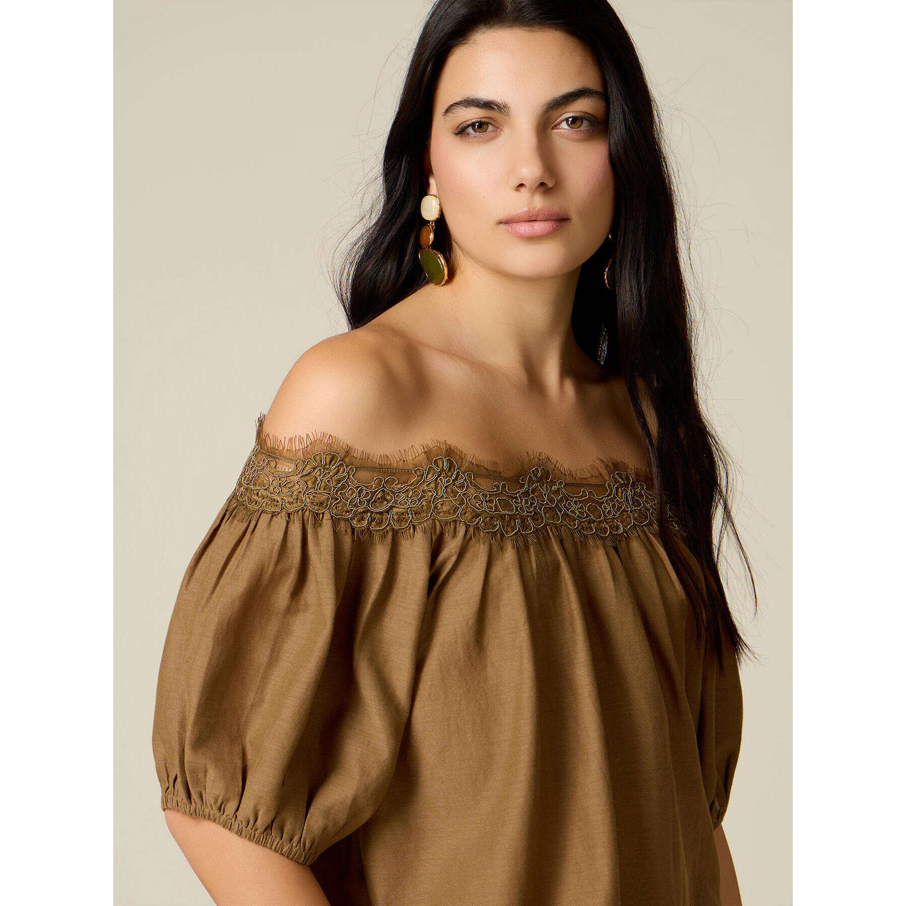 Oltre - Blusa off shoulders con pizzo - Marrone