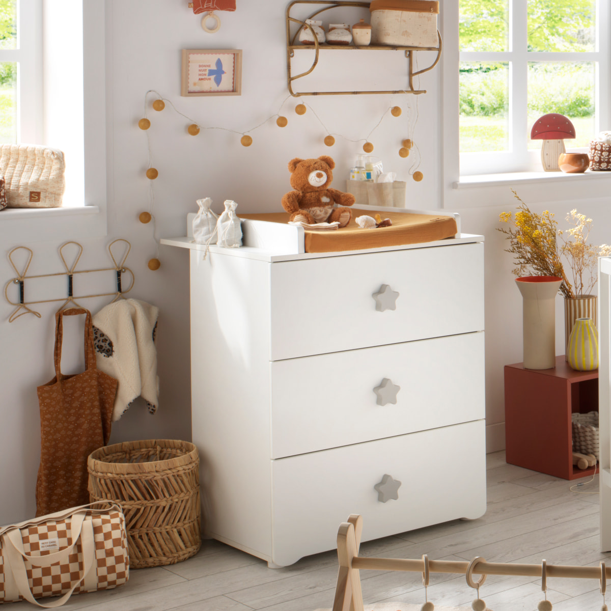 Chambre complète bébé avec lit 120x60cm, commode à langer et armoire 2 portes